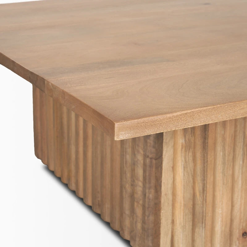 Table basse carrée June en bois marron clair cannelé