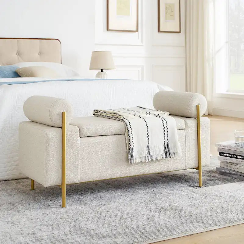 Banc de rangement capitonné en lin avec accoudoirs cylindriques et pieds en fer
