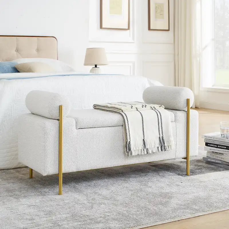 Banc de rangement capitonné en lin avec accoudoirs cylindriques et pieds en fer