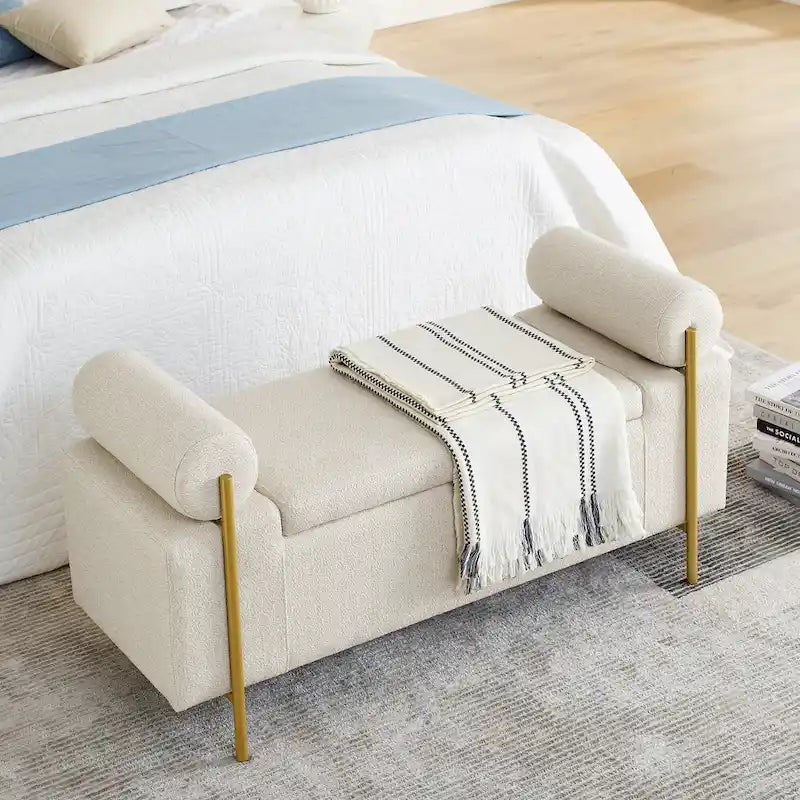 Banc de rangement capitonné en lin avec accoudoirs cylindriques et pieds en fer